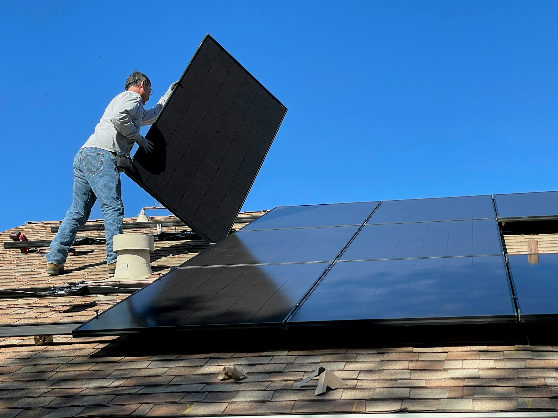 Çatı üstü güneş paneli kurulumu